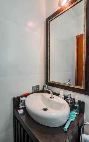 Casa de condomínio à venda com 138m², 3 quartos e 2 vagas Casa de condomínio à venda com 138m², 3 quartos e 2 vagasBanheiro da Suíte