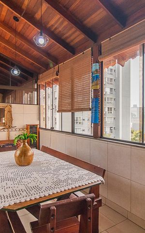 Casa de condomínio à venda com 197m², 3 quartos e 3 vagasChurrasqueira