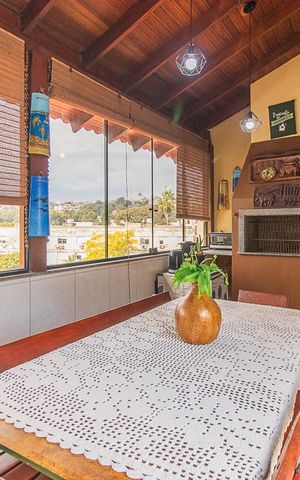 Casa de condomínio à venda com 197m², 3 quartos e 3 vagasChurrasqueira