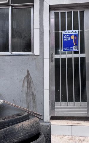 Casa à venda com 30m², 1 quarto e sem vaga Casa à venda com 30m², 1 quarto e sem vagaFachada