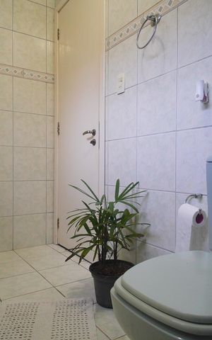 Casa à venda com 264m², 3 quartos e 3 vagasBanheiro 2