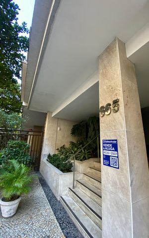 Apartamento à venda com 234m², 4 quartos e 1 vaga Apartamento à venda com 234m², 4 quartos e 1 vagaFachada