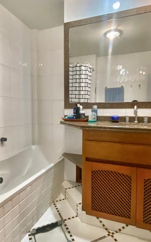 Apartamento à venda com 234m², 4 quartos e 1 vaga Apartamento à venda com 234m², 4 quartos e 1 vagaBanheiro da Suíte