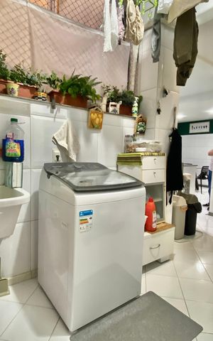 Apartamento à venda com 234m², 4 quartos e 1 vaga Apartamento à venda com 234m², 4 quartos e 1 vagaÁrea de Serviço