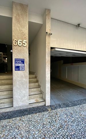 Apartamento à venda com 234m², 4 quartos e 1 vaga Apartamento à venda com 234m², 4 quartos e 1 vagaPlaca