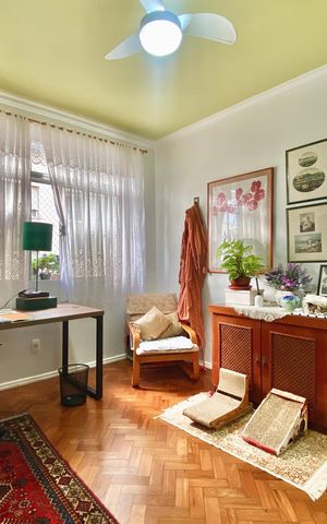 Apartamento à venda com 234m², 4 quartos e 1 vaga Apartamento à venda com 234m², 4 quartos e 1 vagaEscritório