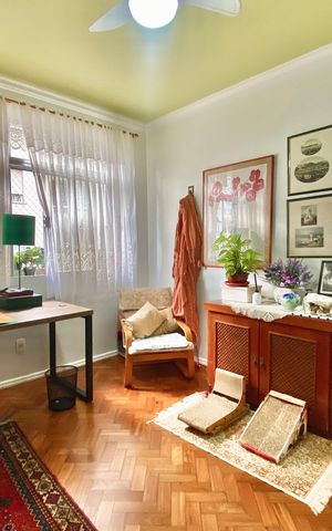 Apartamento à venda com 234m², 4 quartos e 1 vaga Apartamento à venda com 234m², 4 quartos e 1 vagaEscritório