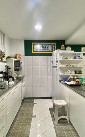Apartamento à venda com 234m², 4 quartos e 1 vaga Apartamento à venda com 234m², 4 quartos e 1 vagaCozinha