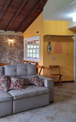 Casa de condomínio à venda com 236m², 5 quartos e 3 vagas Casa de condomínio à venda com 236m², 5 quartos e 3 vagasSala