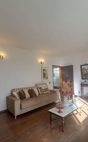 Casa à venda com 360m², 4 quartos e 4 vagasSala