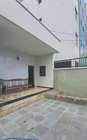 Casa à venda com 360m², 4 quartos e 4 vagasÁrea Externa