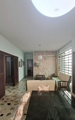 Casa à venda com 360m², 4 quartos e 4 vagasSala