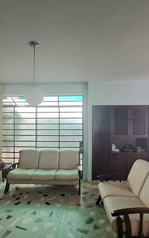 Casa à venda com 360m², 4 quartos e 4 vagasSala
