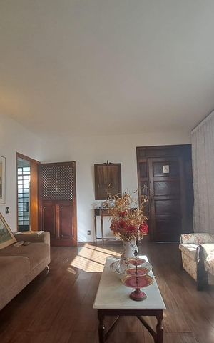Casa à venda com 360m², 4 quartos e 4 vagasSala