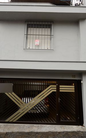 Casa à venda com 170m², 4 quartos e 2 vagasFachada