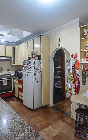 Casa à venda com 541m², 4 quartos e 2 vagas Casa à venda com 541m², 4 quartos e 2 vagasCozinha
