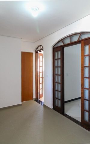 Casa à venda com 504m², 12 quartos e 3 vagas Casa à venda com 504m², 12 quartos e 3 vagasSala