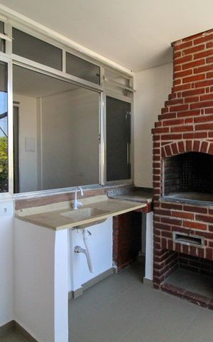 Casa à venda com 504m², 12 quartos e 3 vagas Casa à venda com 504m², 12 quartos e 3 vagasVaranda e Churrasqueira