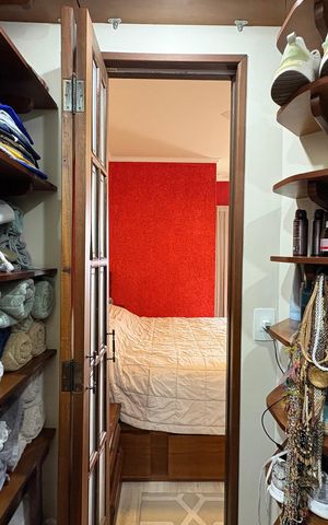 Apartamento à venda com 105m², 3 quartos e 2 vagas Apartamento à venda com 105m², 3 quartos e 2 vagasCloset da suíte
