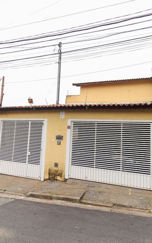 Casa para alugar com 245m², 4 quartos e 3 vagasFachada