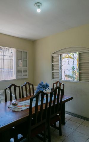 Casa à venda com 360m², 5 quartos e 4 vagas Casa à venda com 360m², 5 quartos e 4 vagasCopa