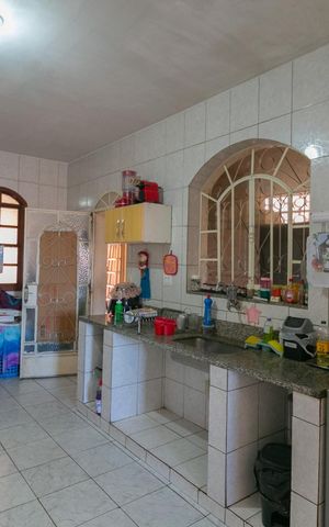 Casa à venda com 360m², 5 quartos e 4 vagas Casa à venda com 360m², 5 quartos e 4 vagasCozinha