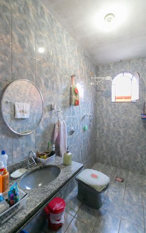 Casa à venda com 360m², 5 quartos e 4 vagas Casa à venda com 360m², 5 quartos e 4 vagasBanheiro 3