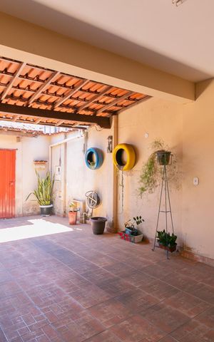 Casa à venda com 360m², 5 quartos e 4 vagas Casa à venda com 360m², 5 quartos e 4 vagasGaragem