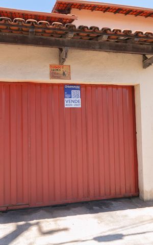 Casa à venda com 360m², 5 quartos e 4 vagas Casa à venda com 360m², 5 quartos e 4 vagasPlaquinha