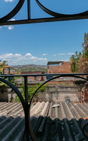 Casa à venda com 360m², 5 quartos e 4 vagas Casa à venda com 360m², 5 quartos e 4 vagasVista do Quarto 3