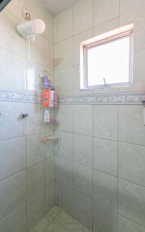 Casa à venda com 360m², 5 quartos e 4 vagas Casa à venda com 360m², 5 quartos e 4 vagasBanheiro 2