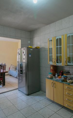 Casa à venda com 360m², 5 quartos e 4 vagas Casa à venda com 360m², 5 quartos e 4 vagasCozinha