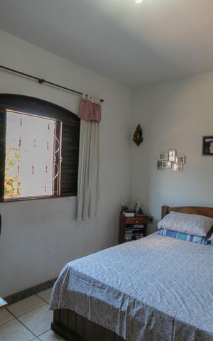Casa à venda com 360m², 5 quartos e 4 vagas Casa à venda com 360m², 5 quartos e 4 vagasQuarto 3