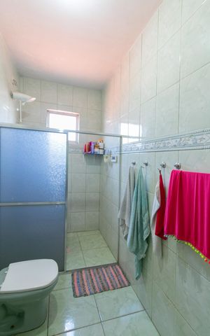 Casa à venda com 360m², 5 quartos e 4 vagas Casa à venda com 360m², 5 quartos e 4 vagasBanheiro 2