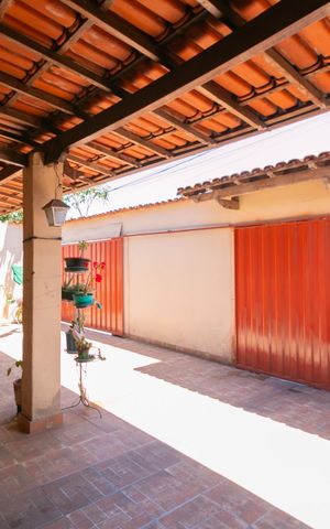 Casa à venda com 360m², 5 quartos e 4 vagas Casa à venda com 360m², 5 quartos e 4 vagasGaragem