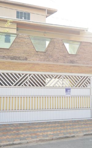 Casa à venda com 300m², 3 quartos e 6 vagasFachada