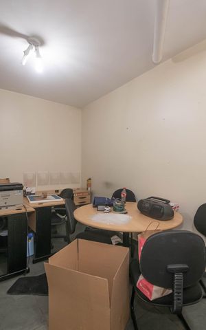 Casa à venda com 260m², 3 quartos e 9 vagasEscritório
