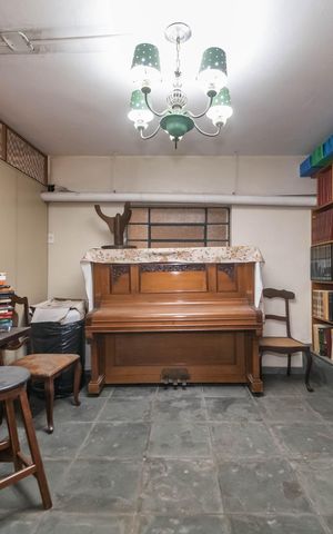 Casa à venda com 260m², 3 quartos e 9 vagasBiblioteca