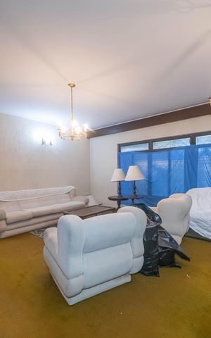 Casa à venda com 260m², 3 quartos e 9 vagasSala