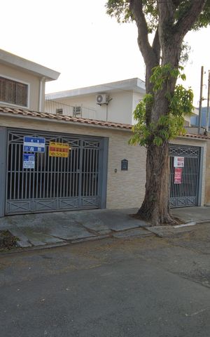 Casa à venda com 260m², 3 quartos e 9 vagasFachada