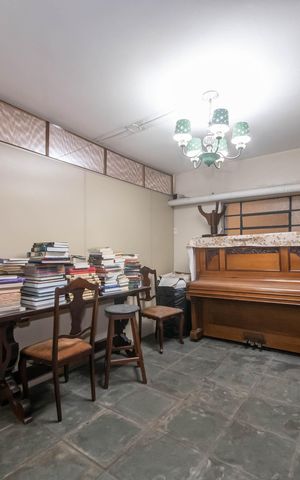 Casa à venda com 260m², 3 quartos e 9 vagasBiblioteca