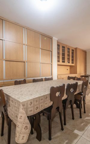 Casa à venda com 260m², 3 quartos e 9 vagasCopa