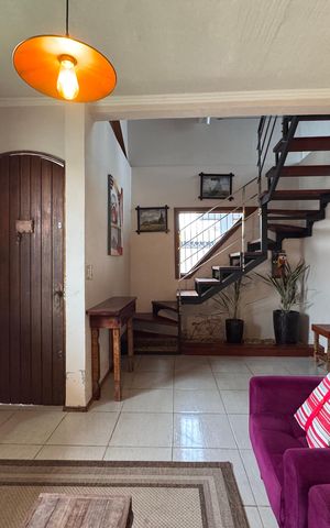 Casa à venda com 150m², 3 quartos e 2 vagasSala