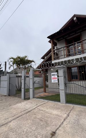 Casa à venda com 150m², 3 quartos e 2 vagasFachada