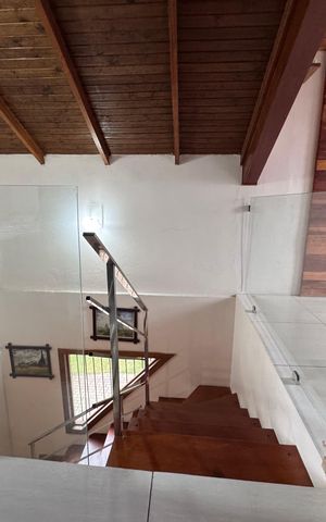 Casa à venda com 150m², 3 quartos e 2 vagasEscada