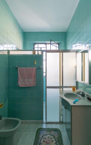 Casa à venda com 240m², 3 quartos e 3 vagas Casa à venda com 240m², 3 quartos e 3 vagasBanheiro