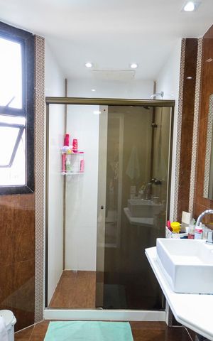 Apartamento à venda com 175m², 2 quartos e 2 vagas Apartamento à venda com 175m², 2 quartos e 2 vagasBanheiro da Suíte