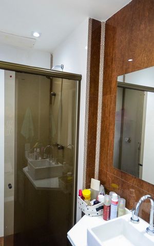 Apartamento à venda com 175m², 2 quartos e 2 vagas Apartamento à venda com 175m², 2 quartos e 2 vagasBanheiro da Suíte