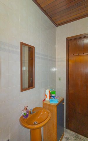 Casa à venda com 330m², 4 quartos e 3 vagas Casa à venda com 330m², 4 quartos e 3 vagasBanheiro