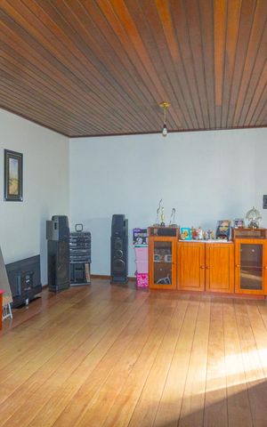 Casa à venda com 330m², 4 quartos e 3 vagas Casa à venda com 330m², 4 quartos e 3 vagasSala 2
